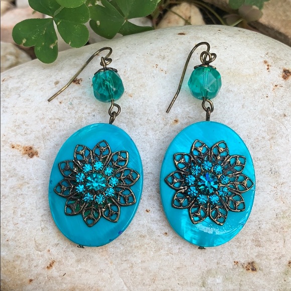 Modern Costume Dangle Earrings 👠 - Picture 2 of 16